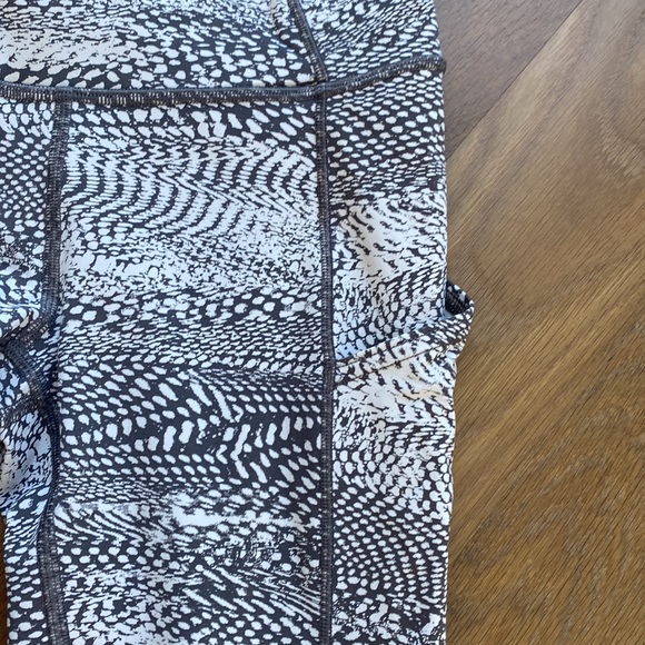 Lululemon size 4 python legging - Picture 4 of 7